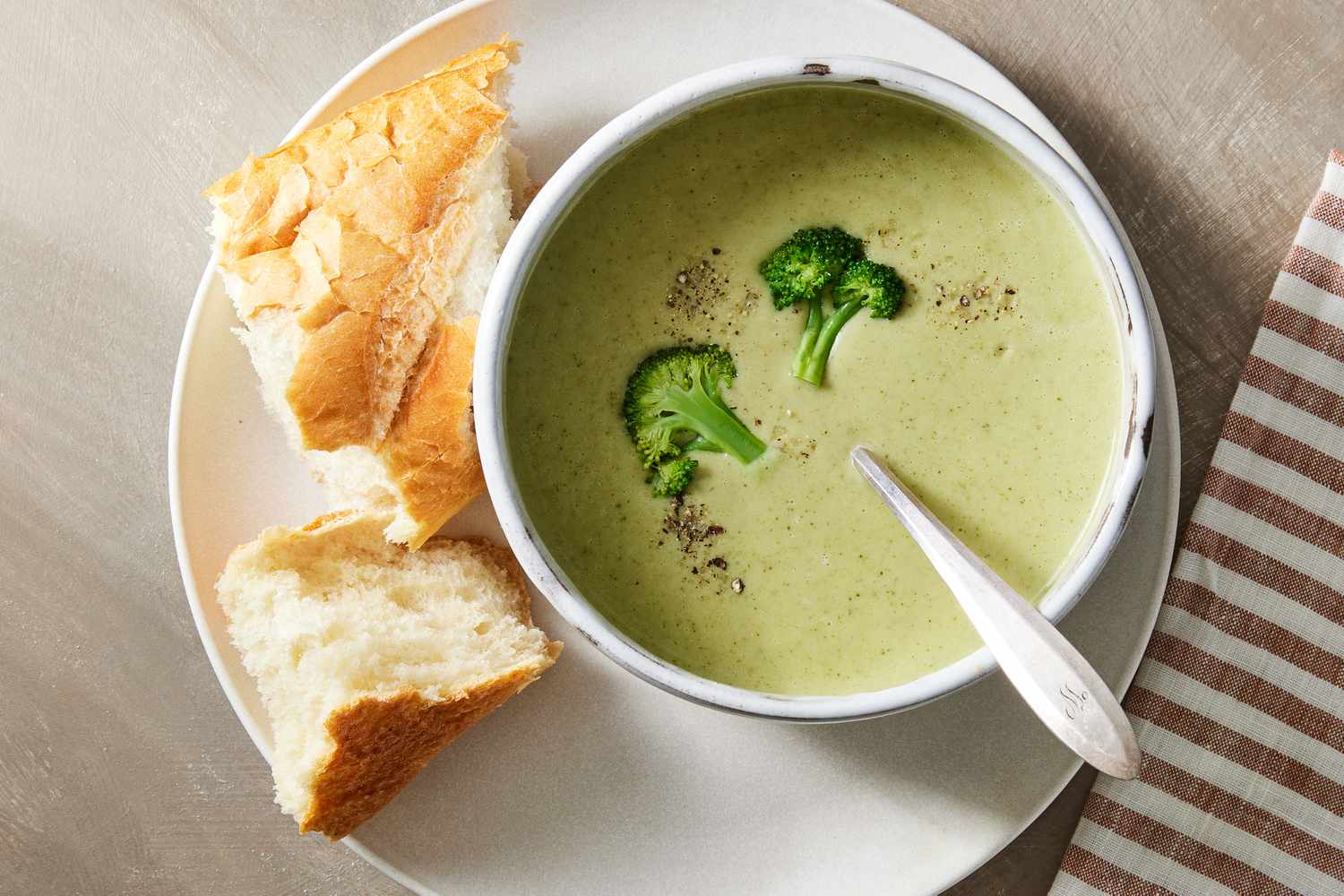 Easy Homemade Creamy Broccoli Soup: Quick & Delicious Recipe